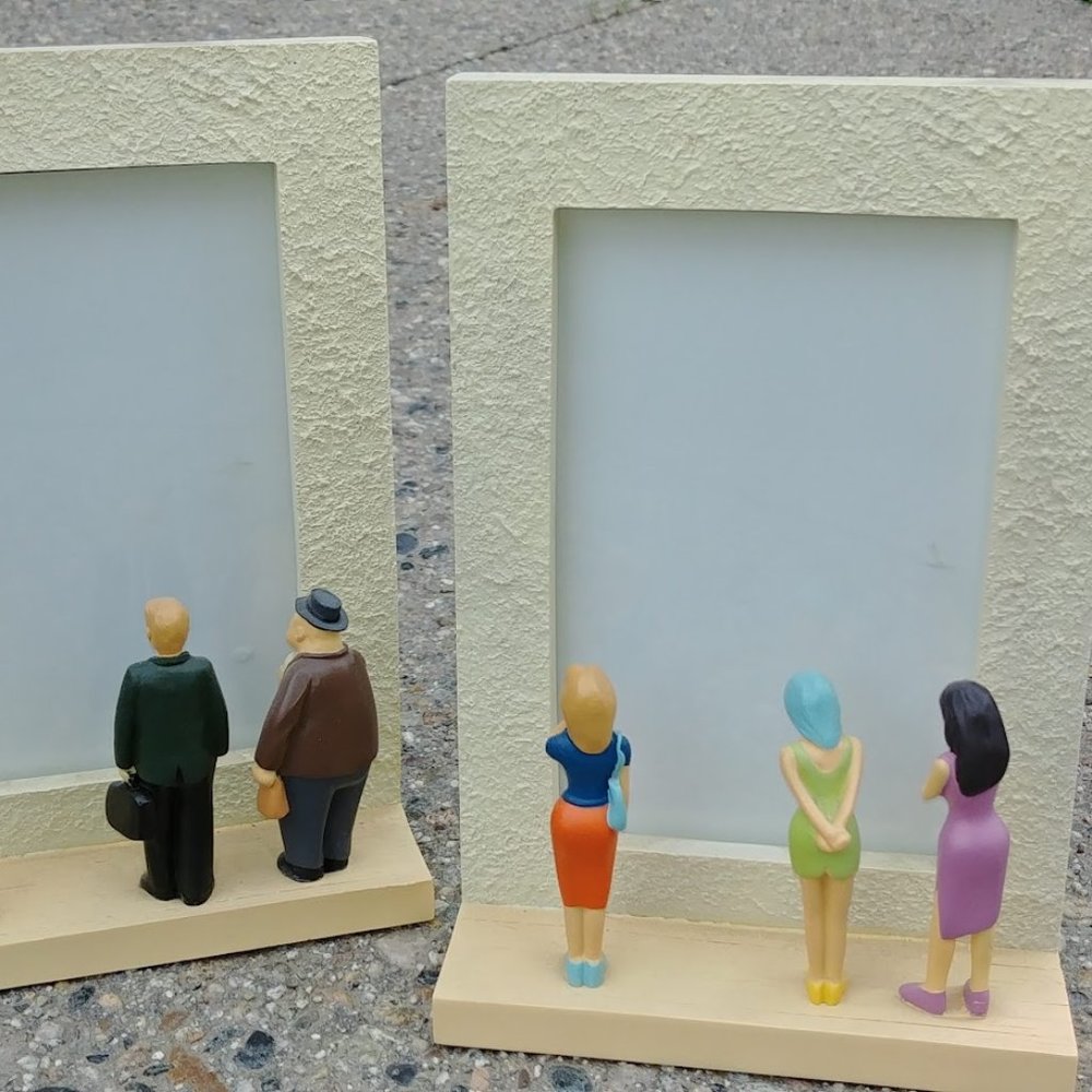 2 Picture Frames with Gazing People